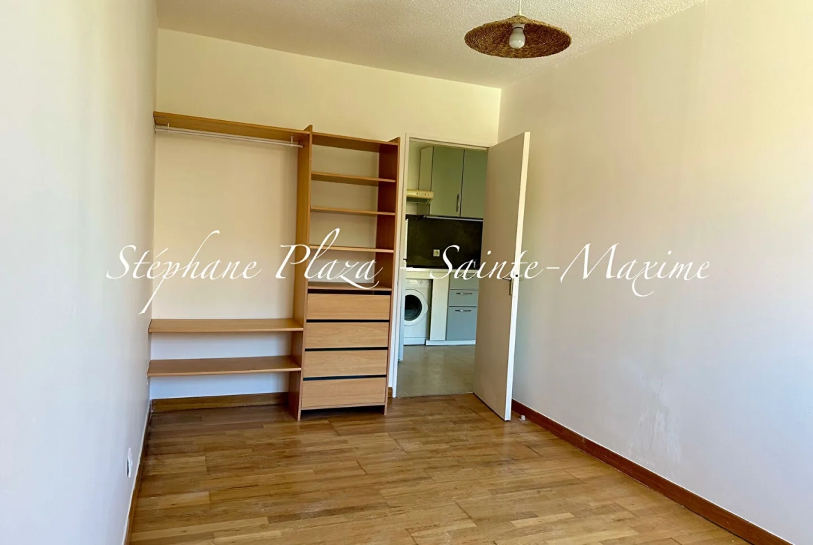 Appartement de 34 m² à Sainte-Maxime proche mer avec parking et cave 