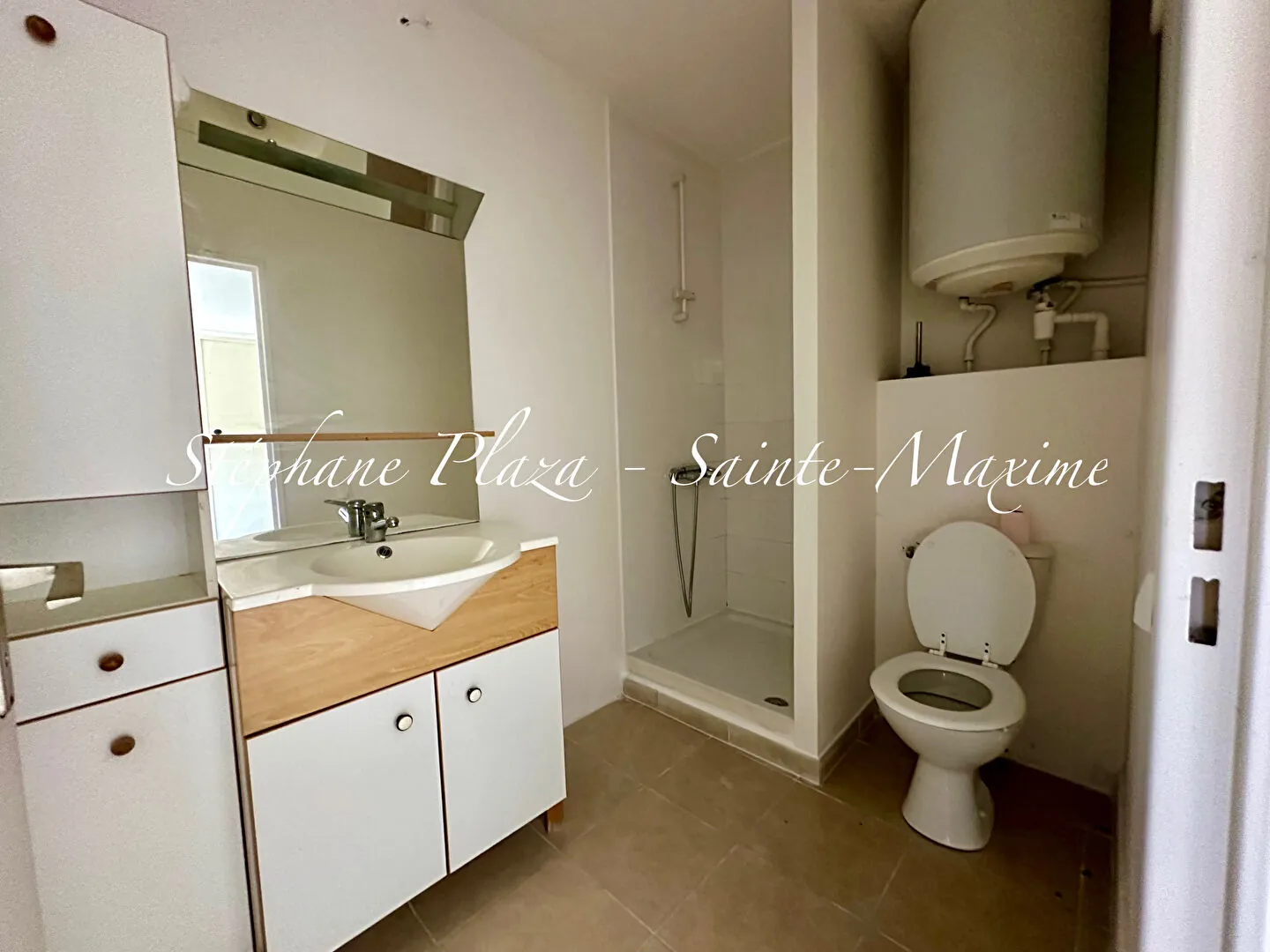 Appartement de 34 m² à Sainte-Maxime proche mer avec parking et cave 