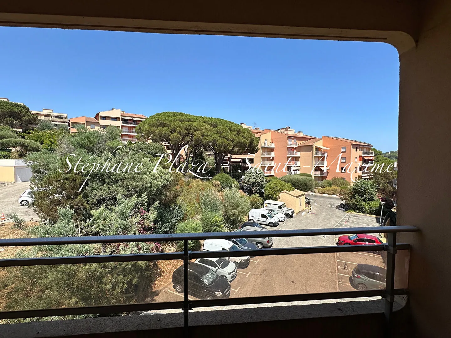Appartement de 34 m² à Sainte-Maxime proche mer avec parking et cave 