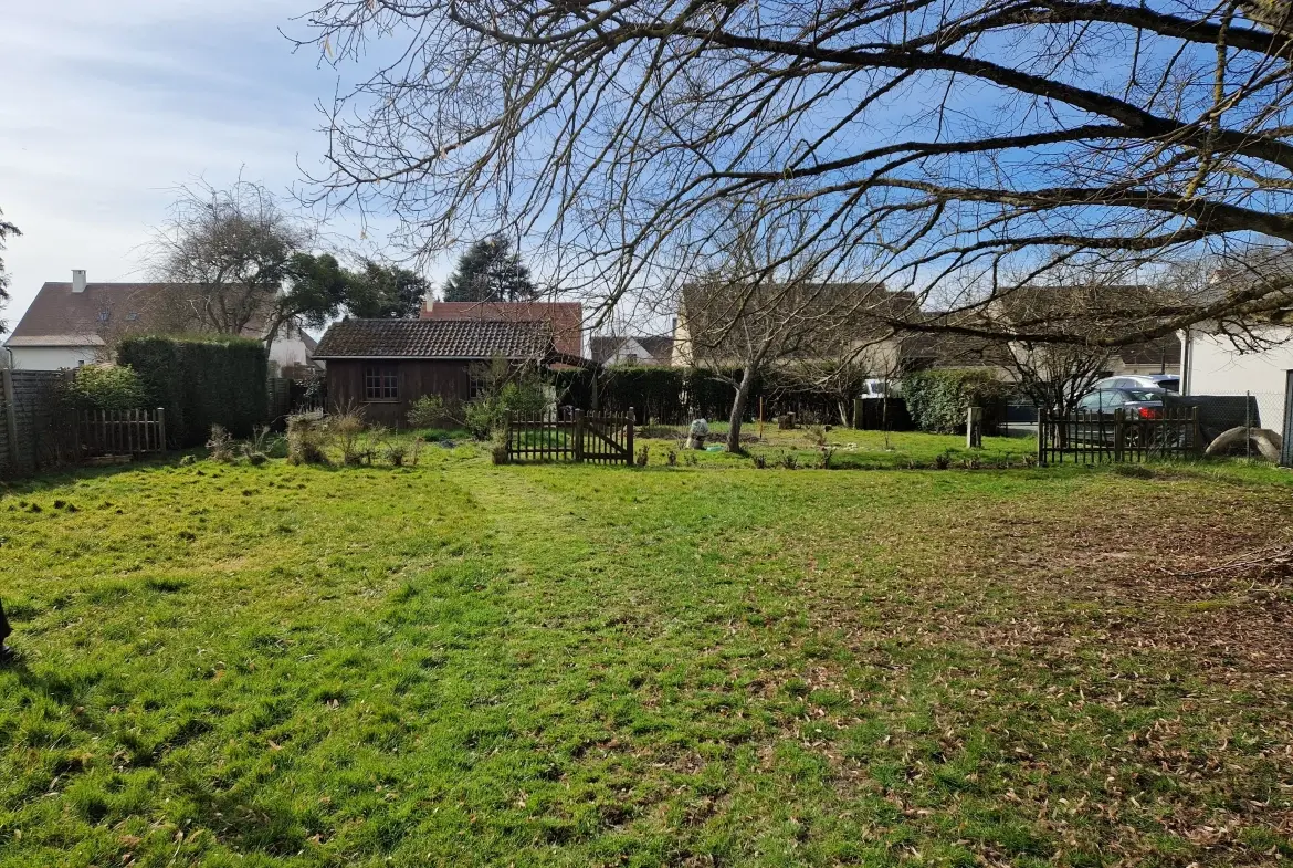 Terrain constructible de 637 m² à Beynes 78, viabilisé et exposé plein sud 