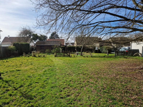 Terrain constructible de 637 m² à Beynes 78, viabilisé et exposé plein sud