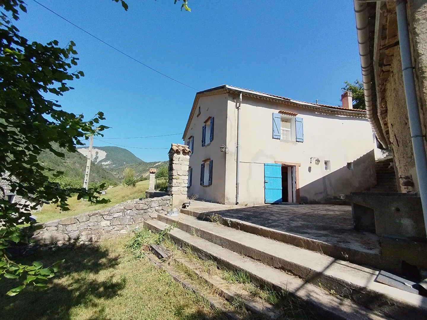 Charmante propriété en Drôme Provençale avec potentiel, proche nature et cadre paisible 
