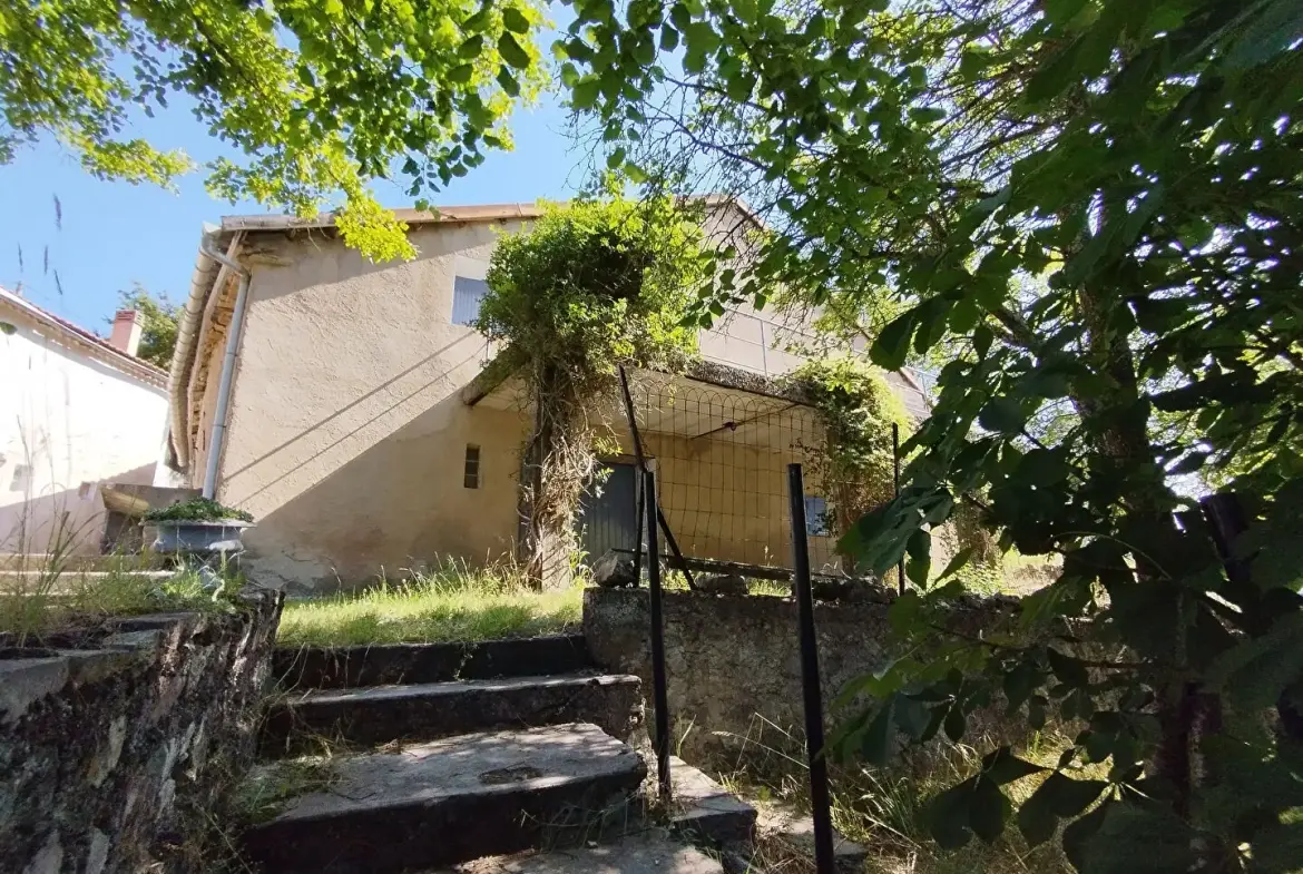 Charmante propriété en Drôme Provençale avec potentiel, proche nature et cadre paisible 