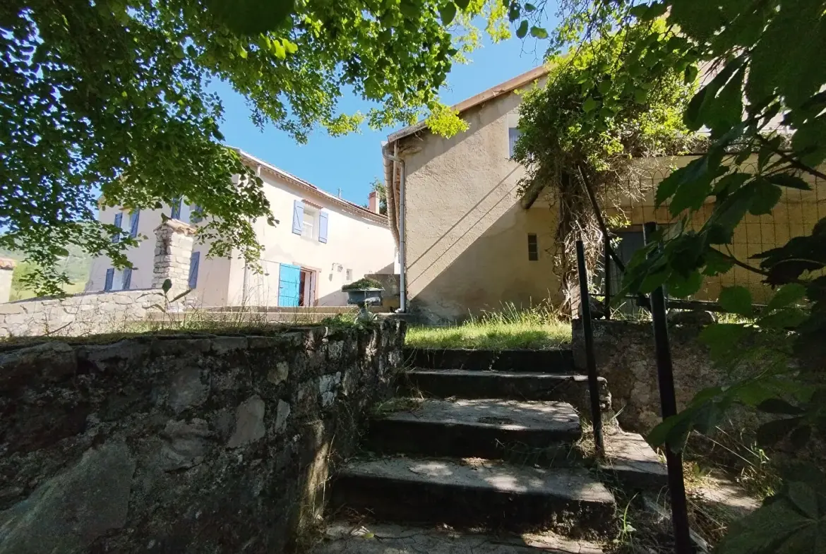 Charmante propriété en Drôme Provençale avec potentiel, proche nature et cadre paisible 