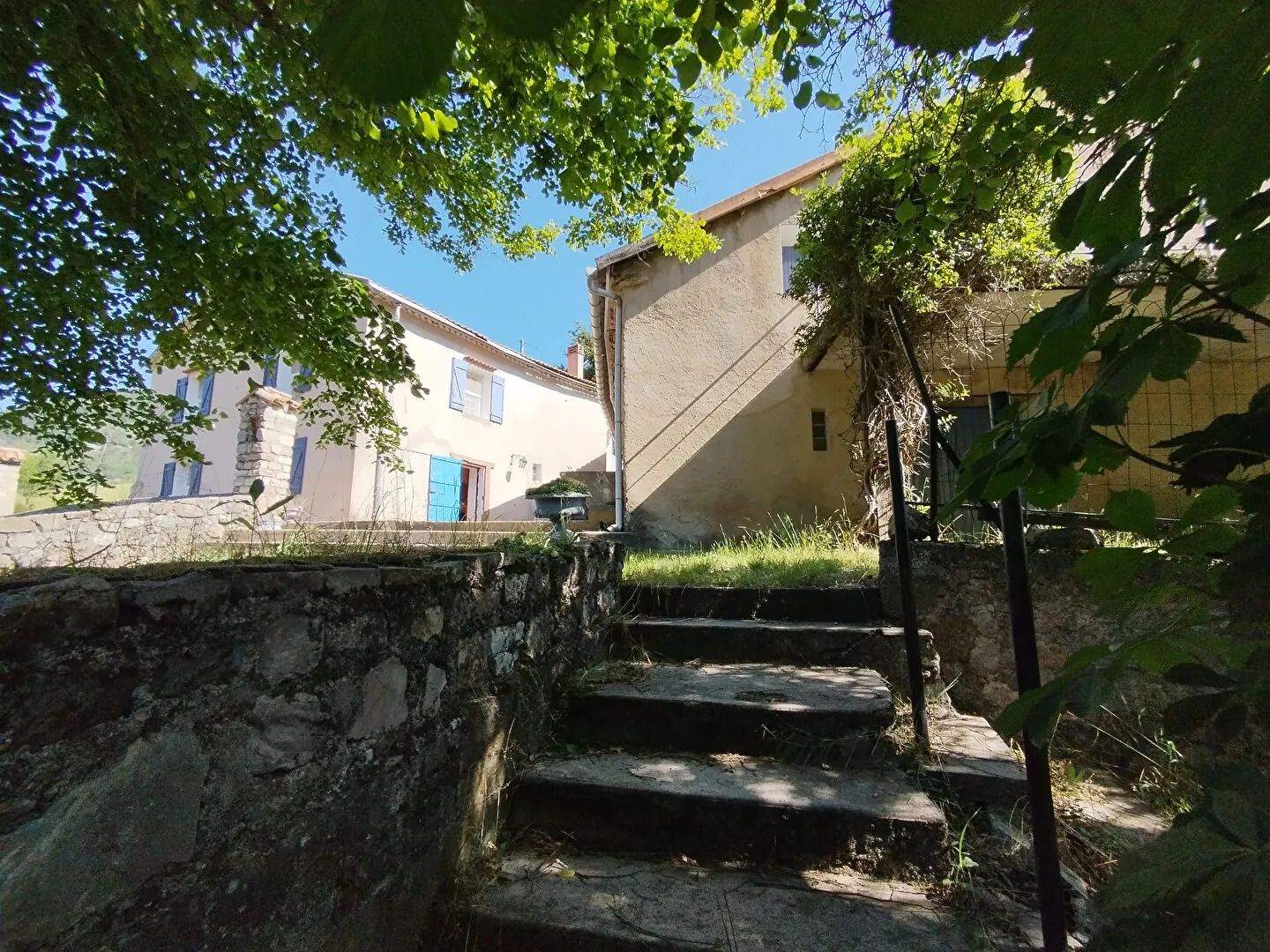 Charmante propriété en Drôme Provençale avec potentiel, proche nature et cadre paisible 