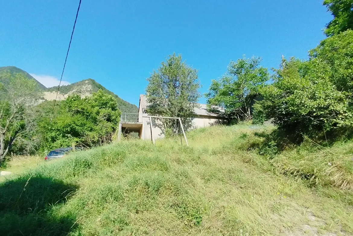 Charmante propriété en Drôme Provençale avec potentiel, proche nature et cadre paisible 