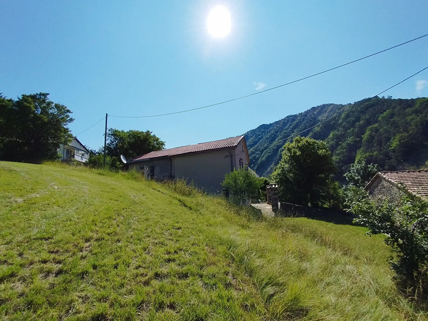 Charmante propriété en Drôme Provençale avec potentiel, proche nature et cadre paisible 