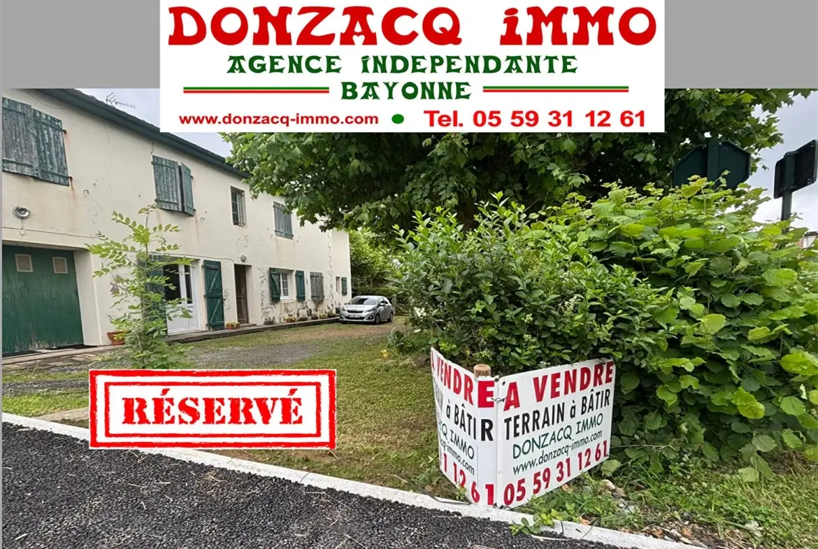Terrain constructible de 535 m² avec vue montagne à Bassussarry 