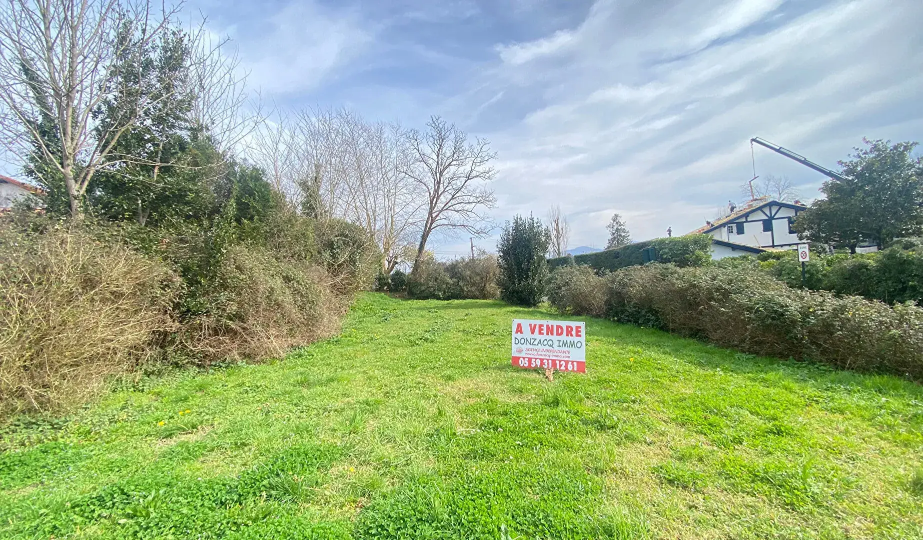 Terrain constructible de 535 m² avec vue montagne à Bassussarry 