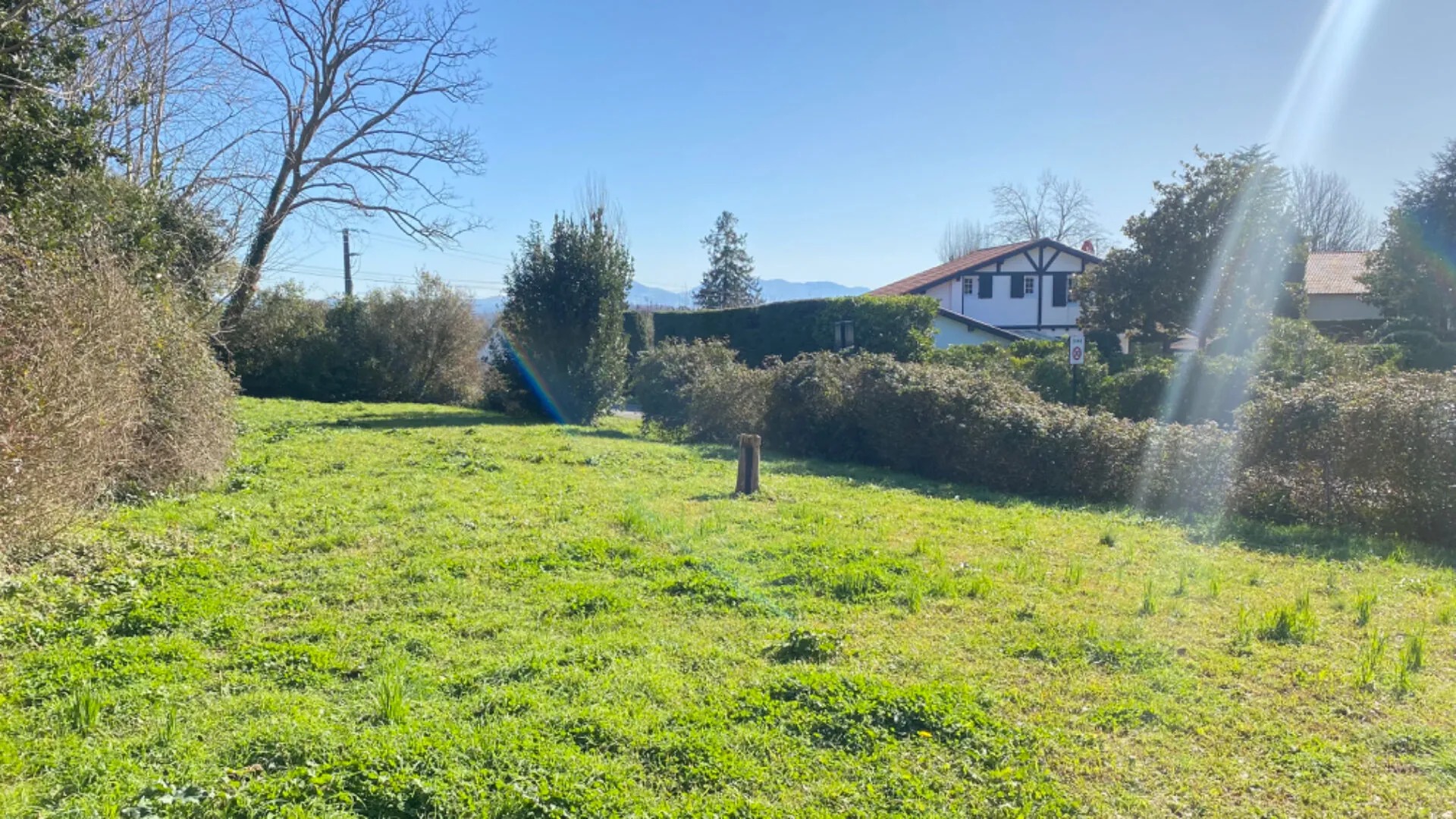 Terrain constructible de 535 m² avec vue montagne à Bassussarry 