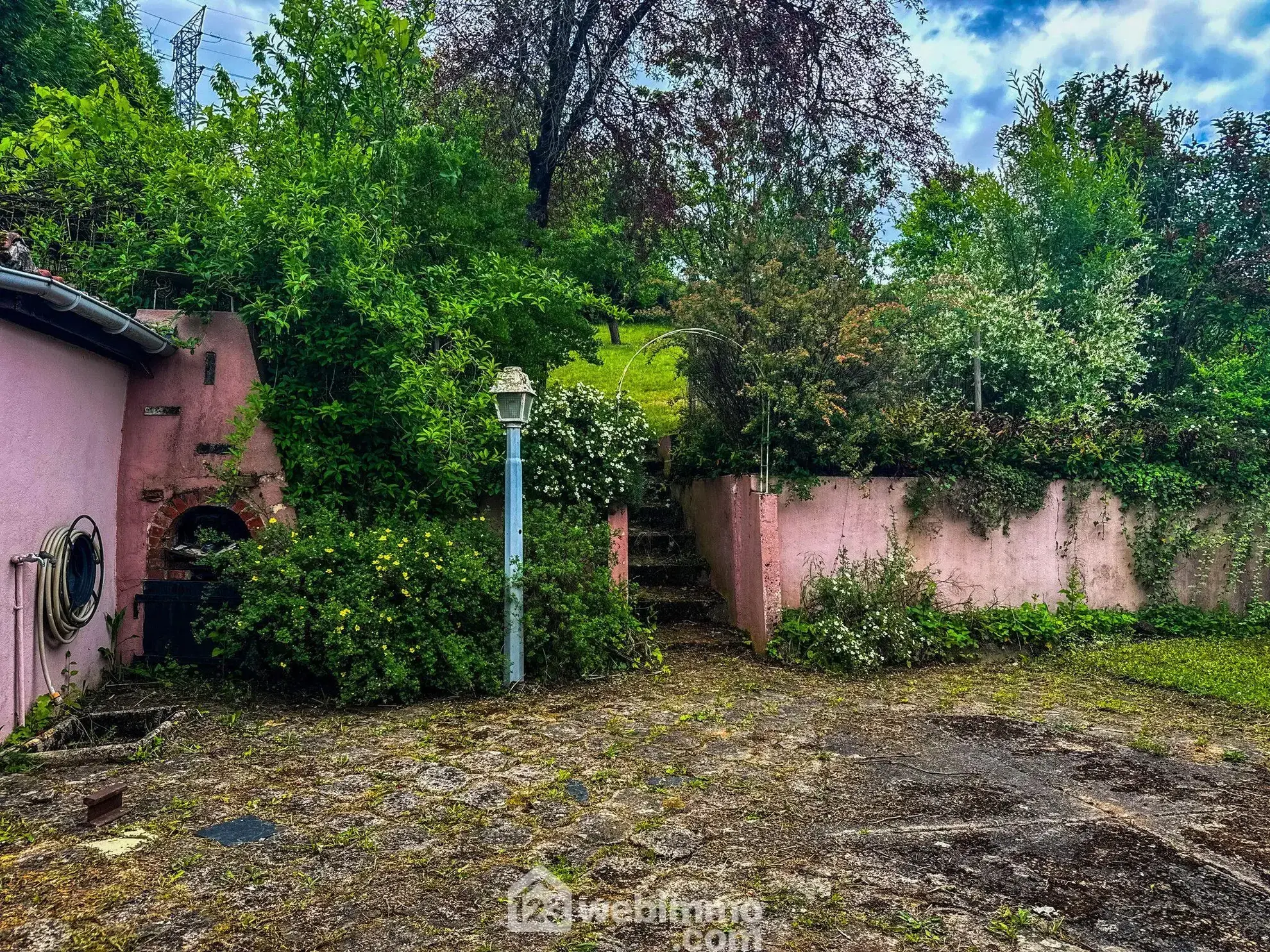 Belle maison de 92m² à Haudainville avec garage et jardin, proche commodités 