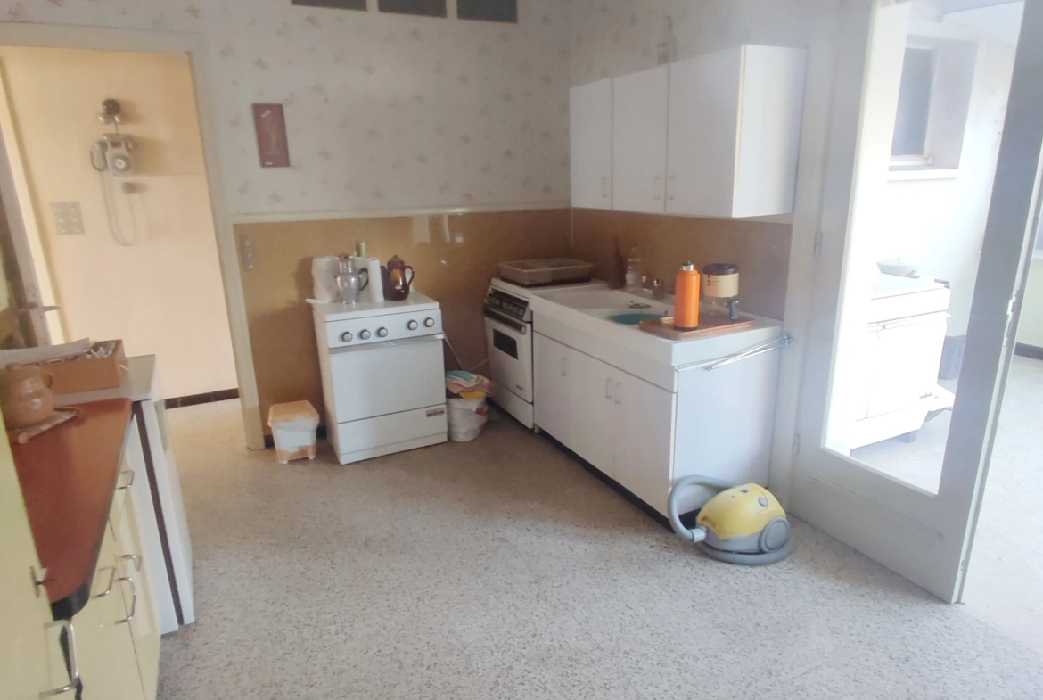 Maison à vendre à Vieux-Condé proche frontière belge avec terrain et garages 