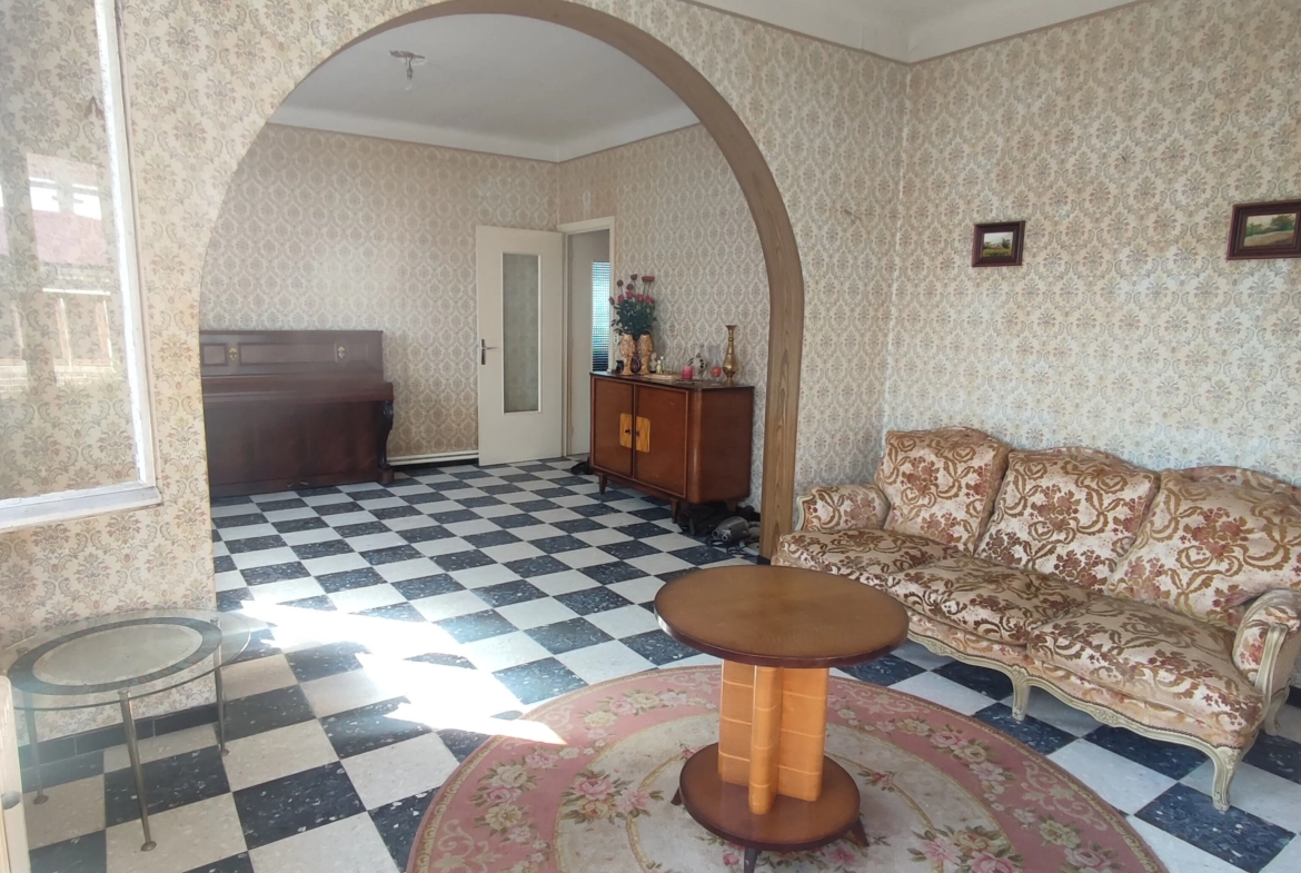 Maison à vendre à Vieux-Condé proche frontière belge avec terrain et garages 