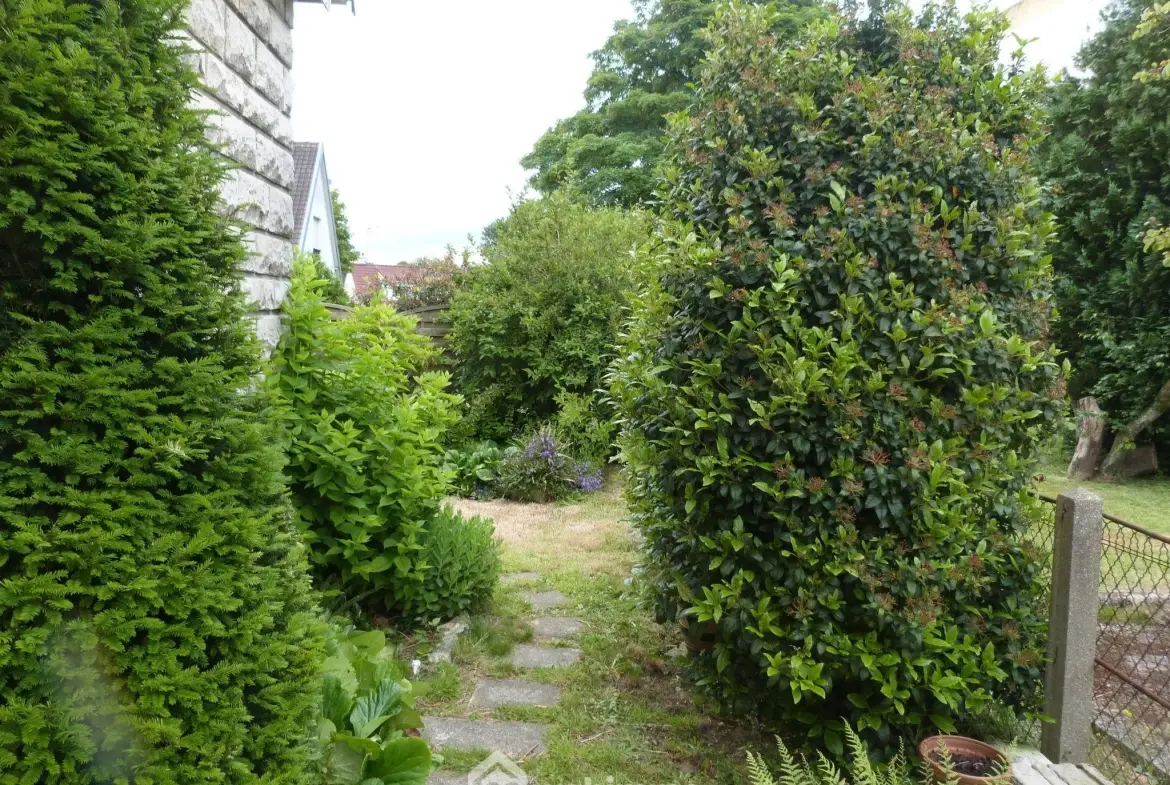 Maison de 93m² à Bihorel avec jardin, garage et sous-sol complet 