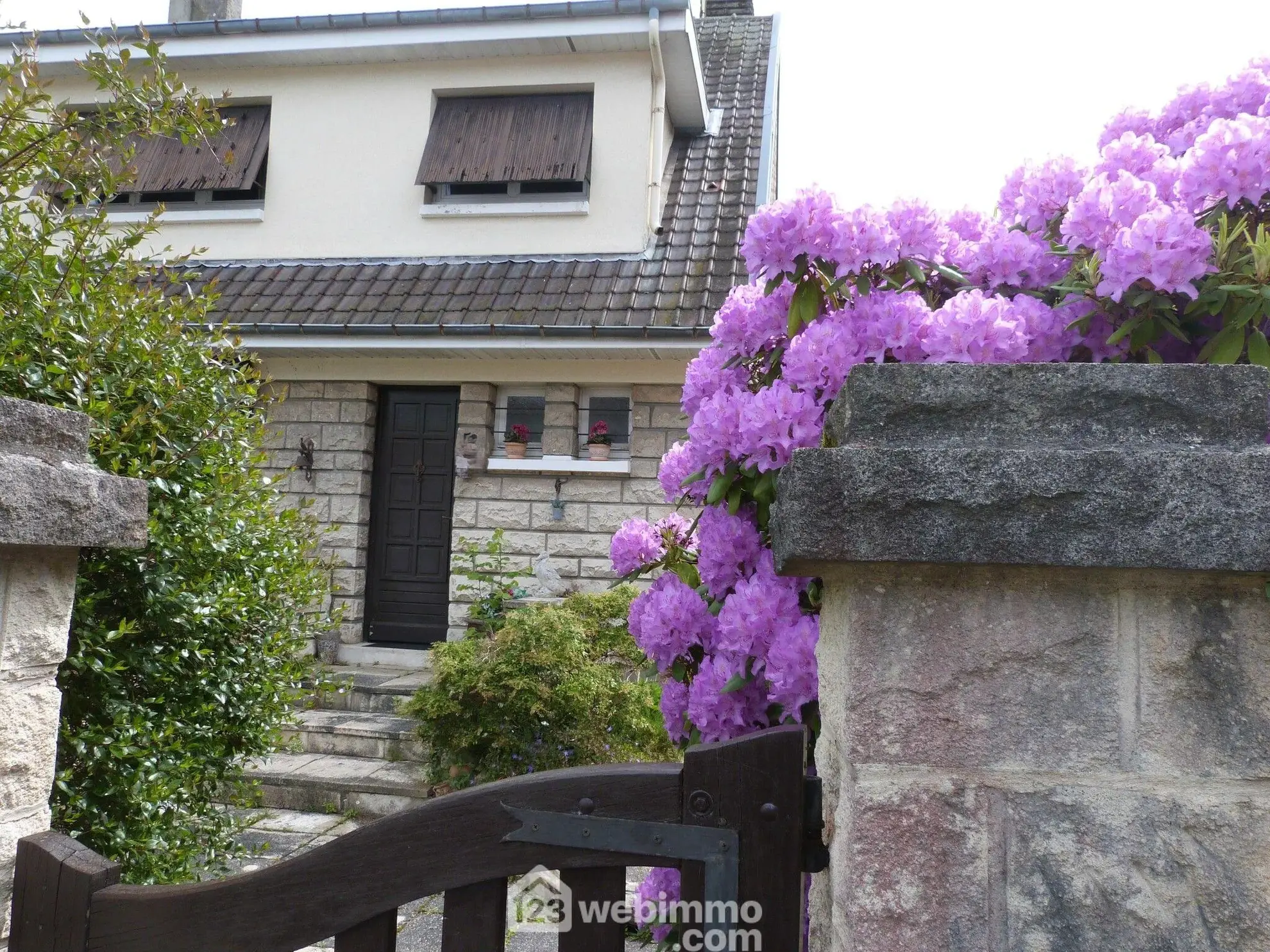 Maison de 93m² à Bihorel avec jardin, garage et sous-sol complet 