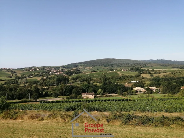 Terrain constructible hors lotissement avec belle vue près de Mâcon