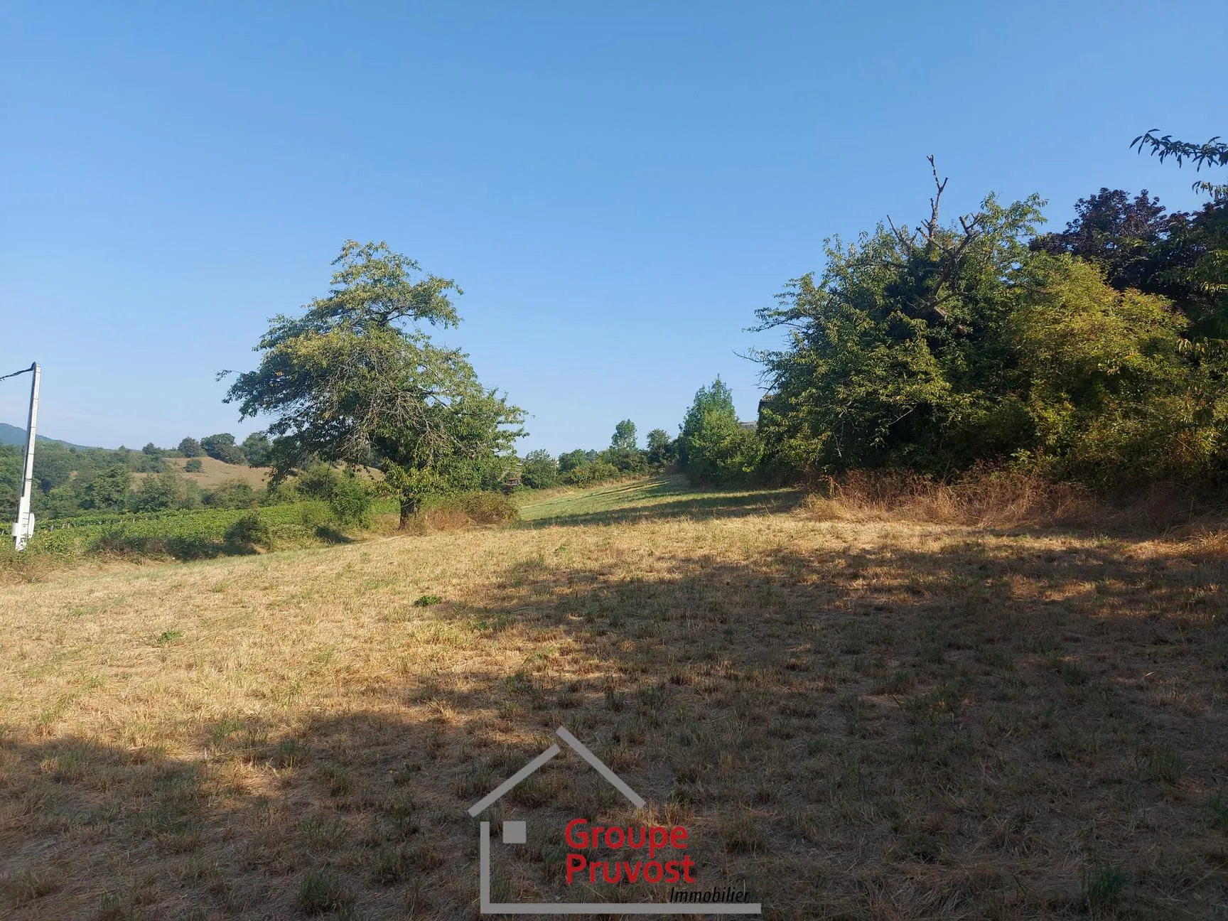Terrain constructible hors lotissement avec belle vue près de Mâcon 