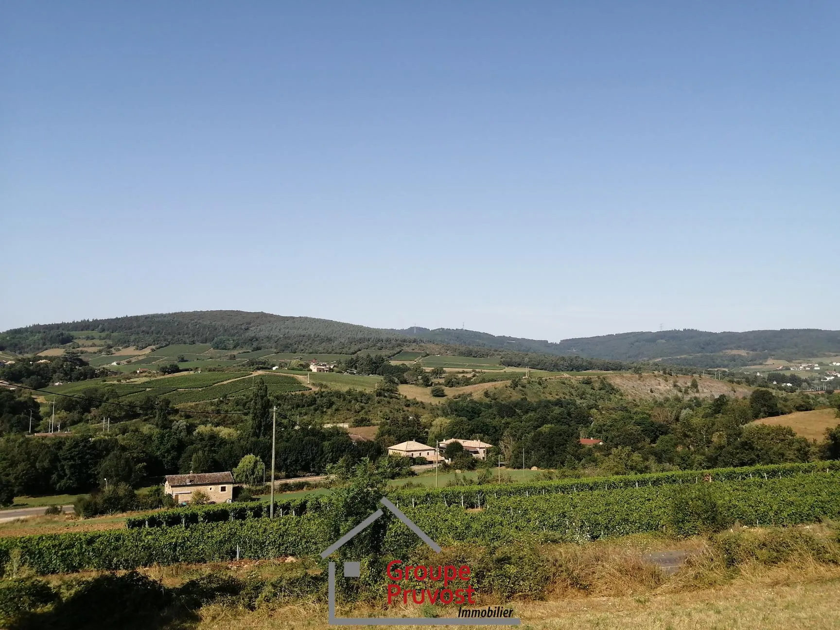 Terrain constructible hors lotissement avec belle vue près de Mâcon 