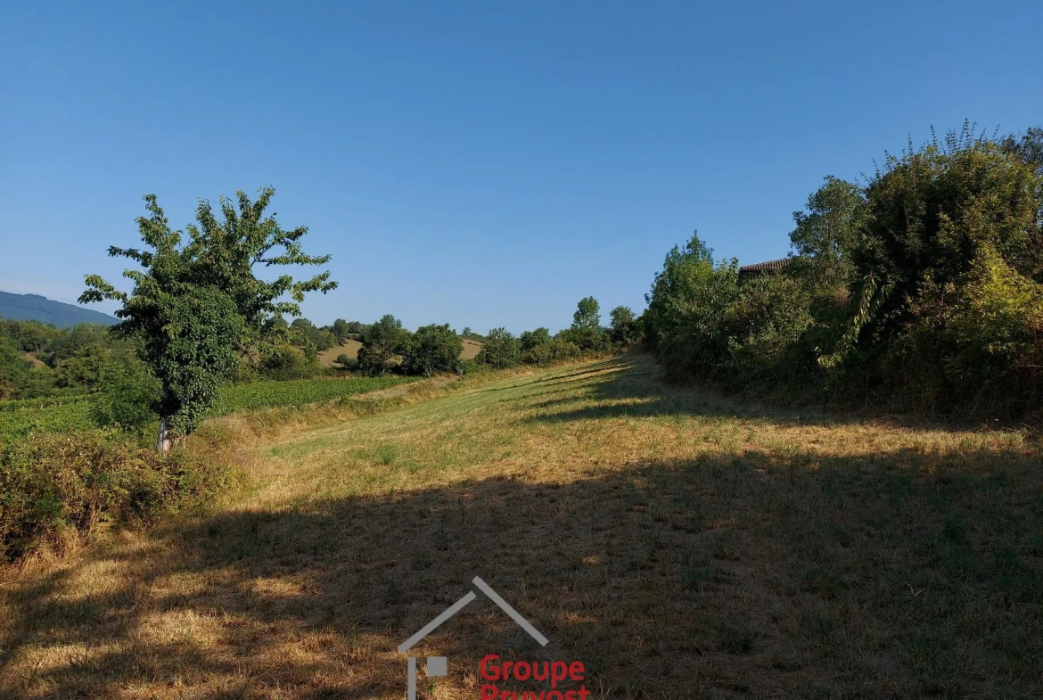 Terrain constructible hors lotissement avec belle vue près de Mâcon 
