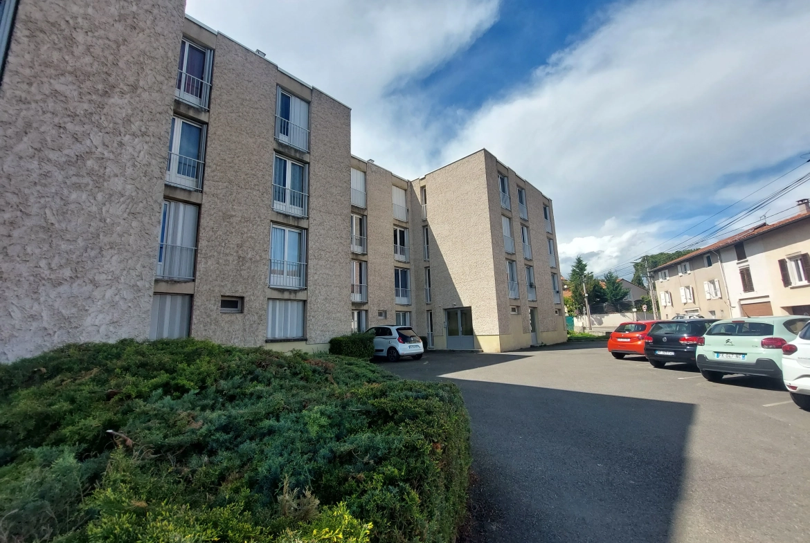 Appartement T1 bis à Montbrison de 32 m² avec balcon et cave à vendre 
