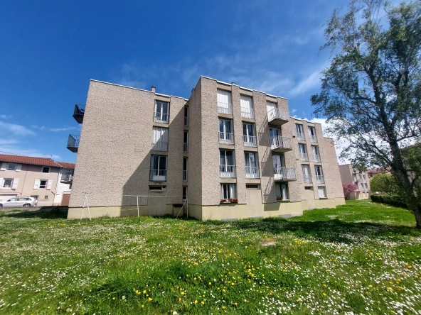 Appartement T1 bis à Montbrison de 32 m² avec balcon et cave à vendre