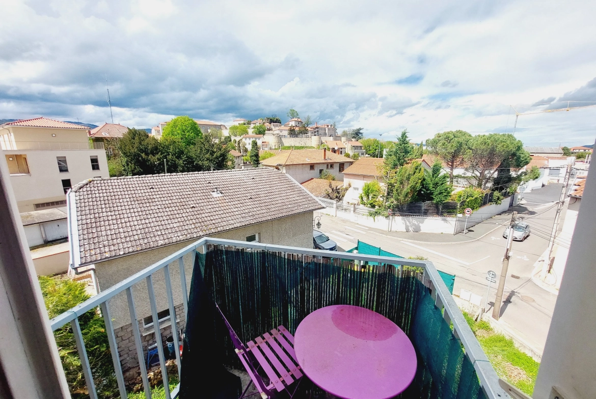 Appartement T1 bis à Montbrison de 32 m² avec balcon et cave à vendre 
