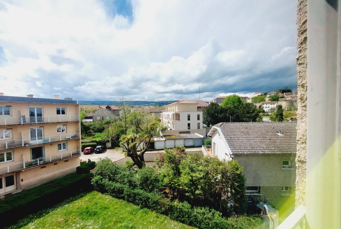 Appartement T1 bis à Montbrison de 32 m² avec balcon et cave à vendre 