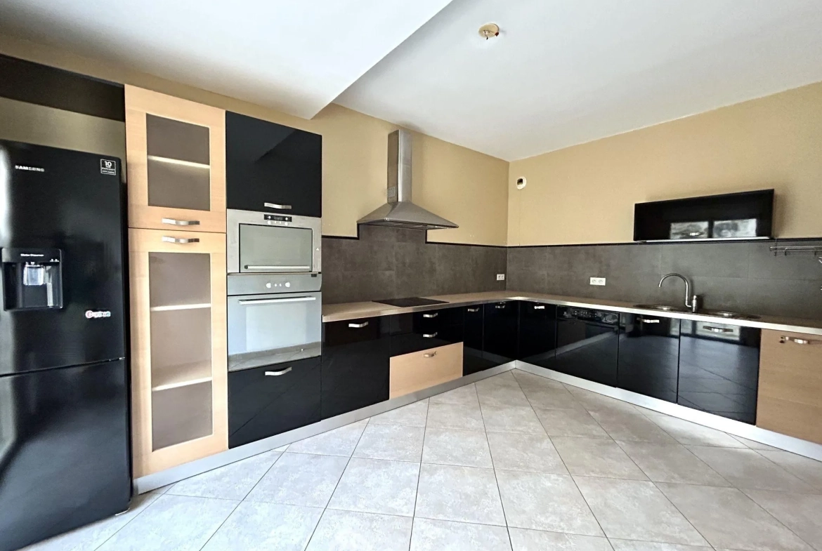 Appartement T3 de 86 m² avec terrasses à Ville-de-Pietrabugno 
