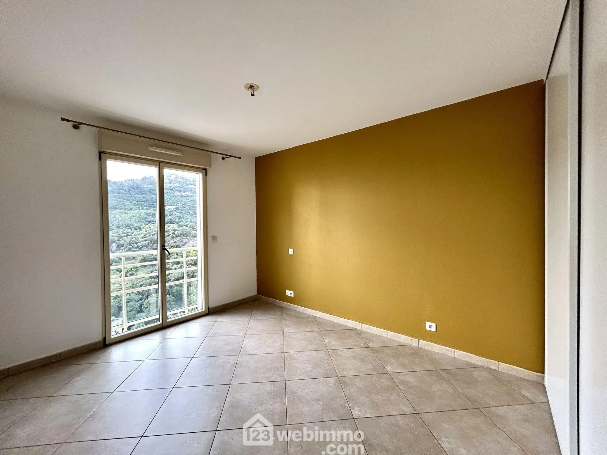 Appartement T3 de 86 m² avec terrasses à Ville-de-Pietrabugno 