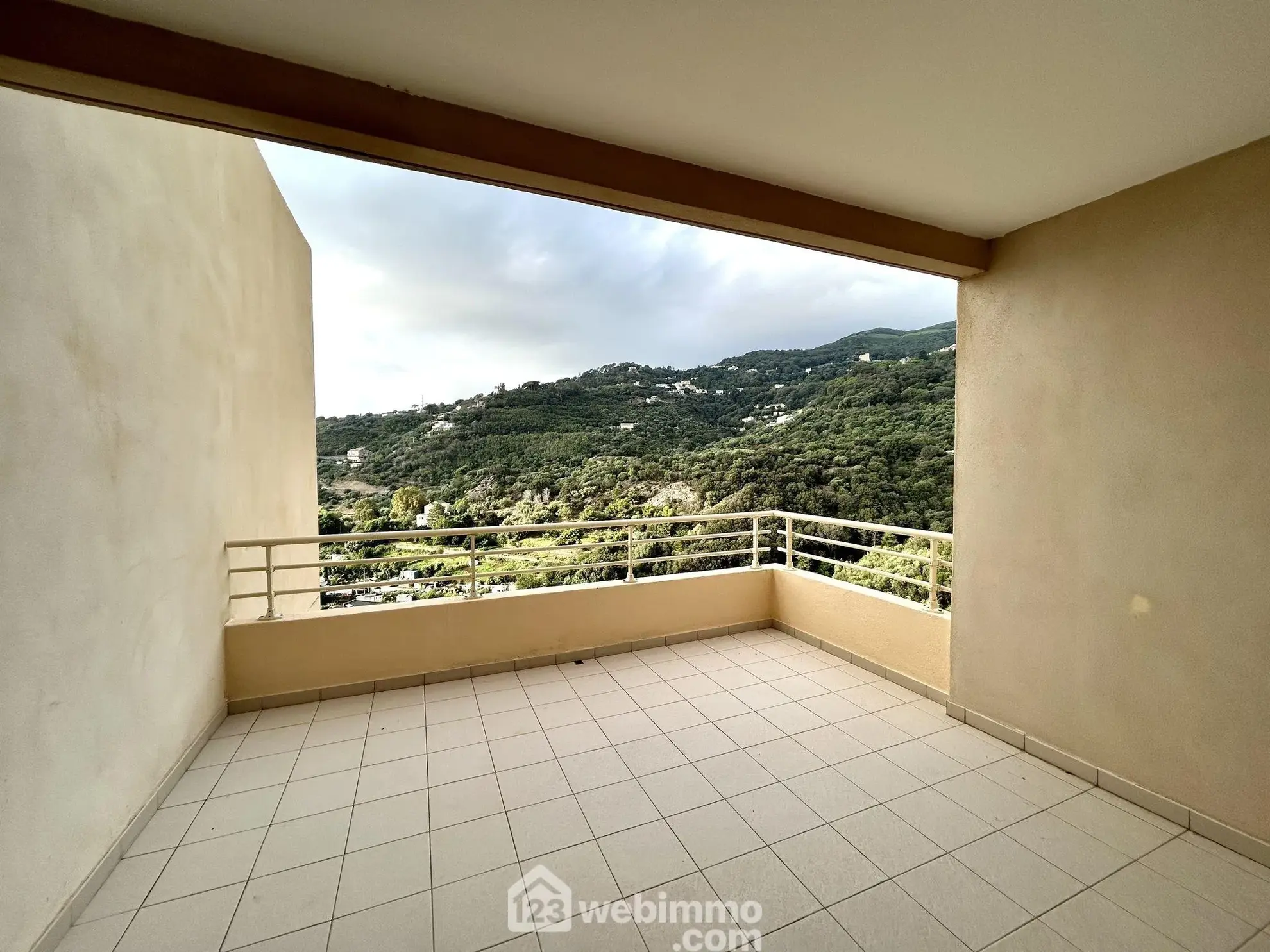 Appartement T3 de 86 m² avec terrasses à Ville-de-Pietrabugno 