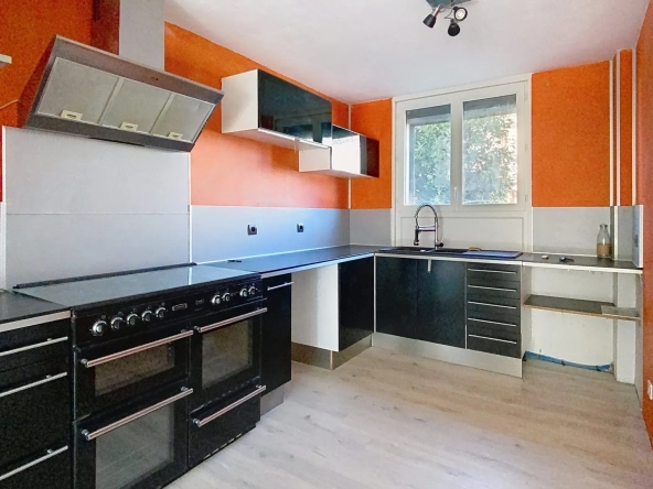 Maison à vendre à Albi - 100 m² avec terrasse et potentiel de rénovation