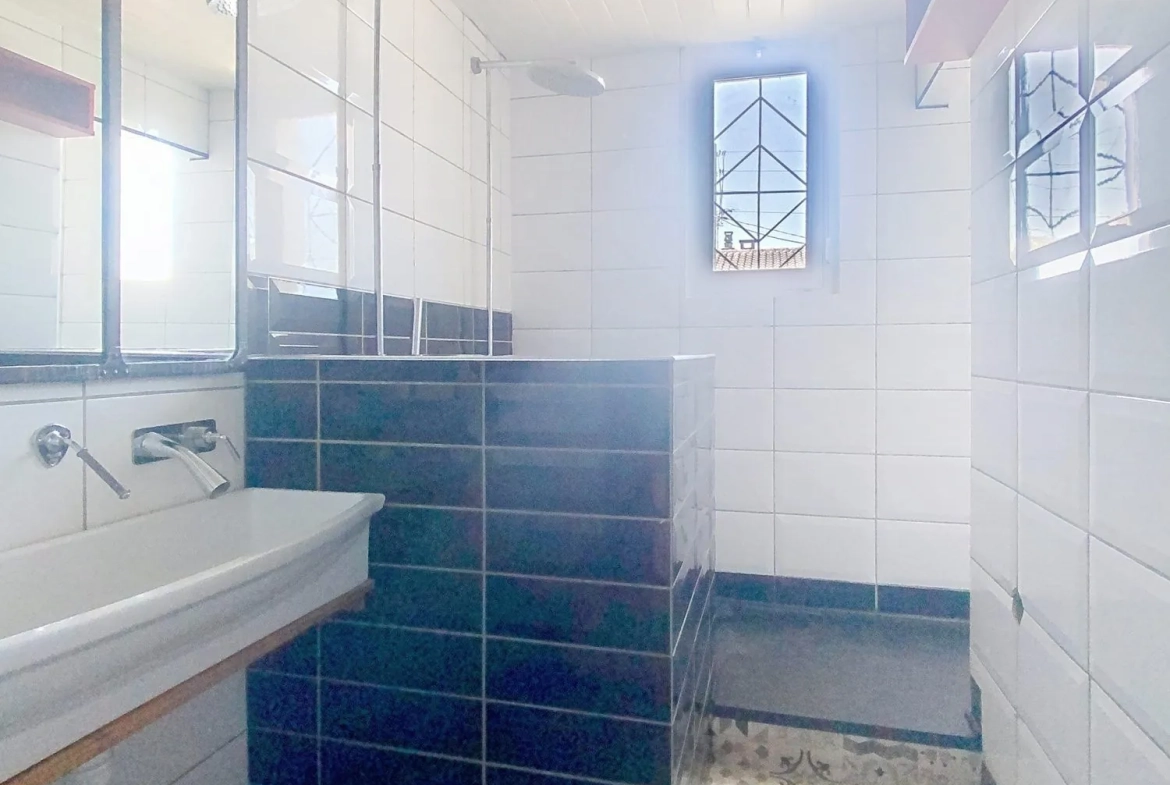 Maison à vendre à Albi - 100 m² avec terrasse et potentiel de rénovation 