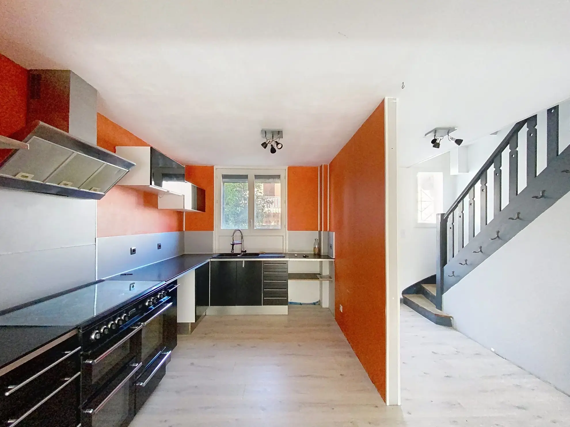 Maison à vendre à Albi - 100 m² avec terrasse et potentiel de rénovation 