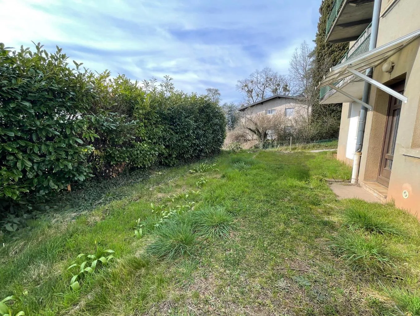 Charmant appartement T2 avec jardin privé à Charbonnières-les-Bains 