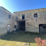 Grande grange à rénover de 190 m² à Sigournais avec fort potentiel