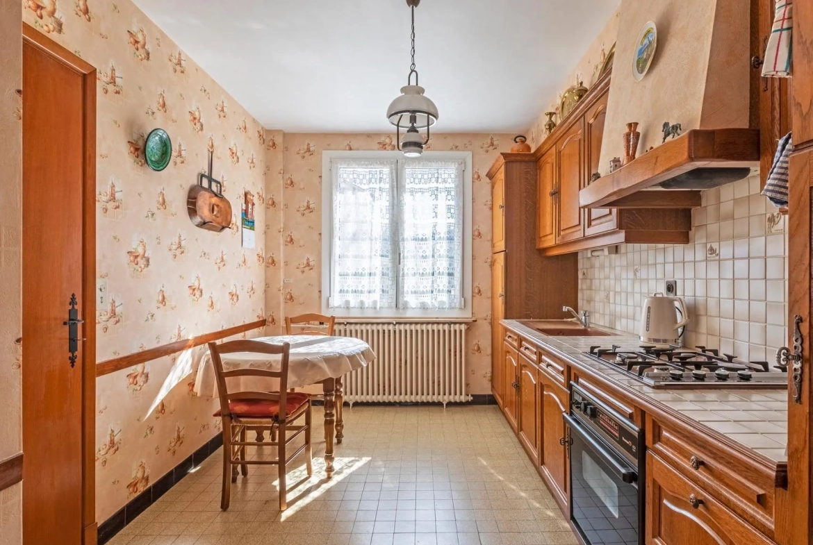 Maison à vendre à Albi, 5 pièces avec jardin et garage 