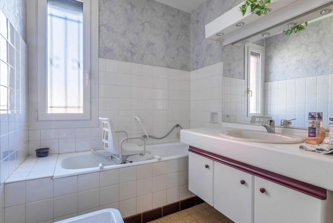 Maison à vendre à Albi, 5 pièces avec jardin et garage 