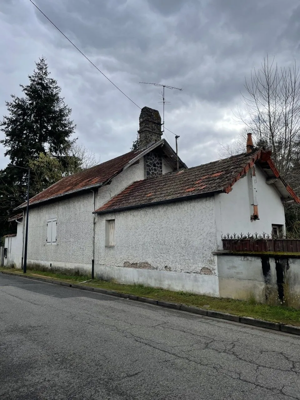 Maison à rénover à Bellerive-sur-Allier proche du CREPS - 115 m² habitable 