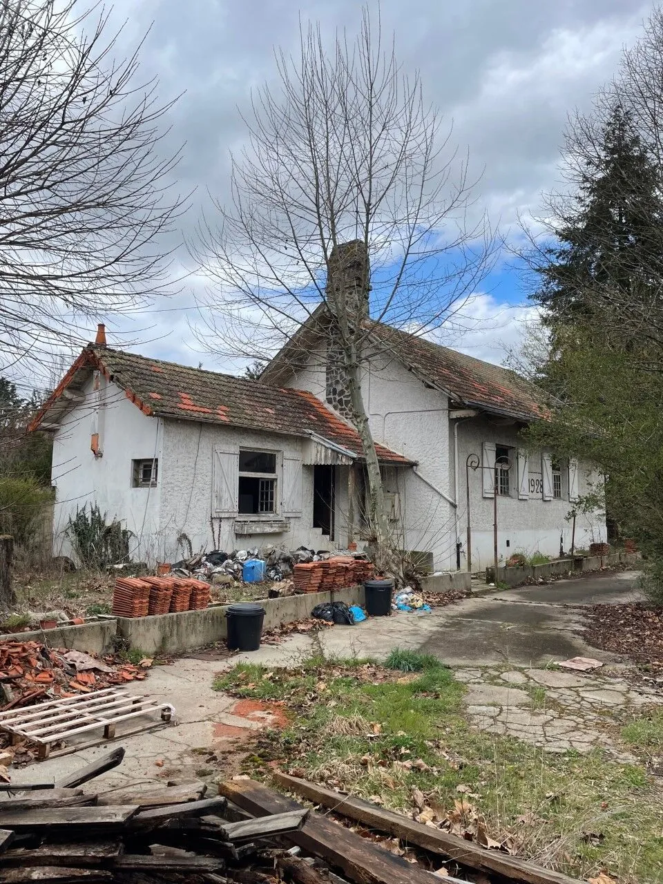 Maison à rénover à Bellerive-sur-Allier proche du CREPS - 115 m² habitable 