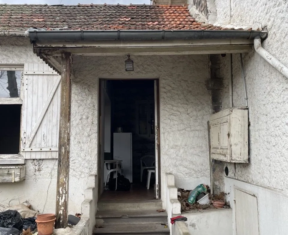 Maison à rénover à Bellerive-sur-Allier proche du CREPS - 115 m² habitable 