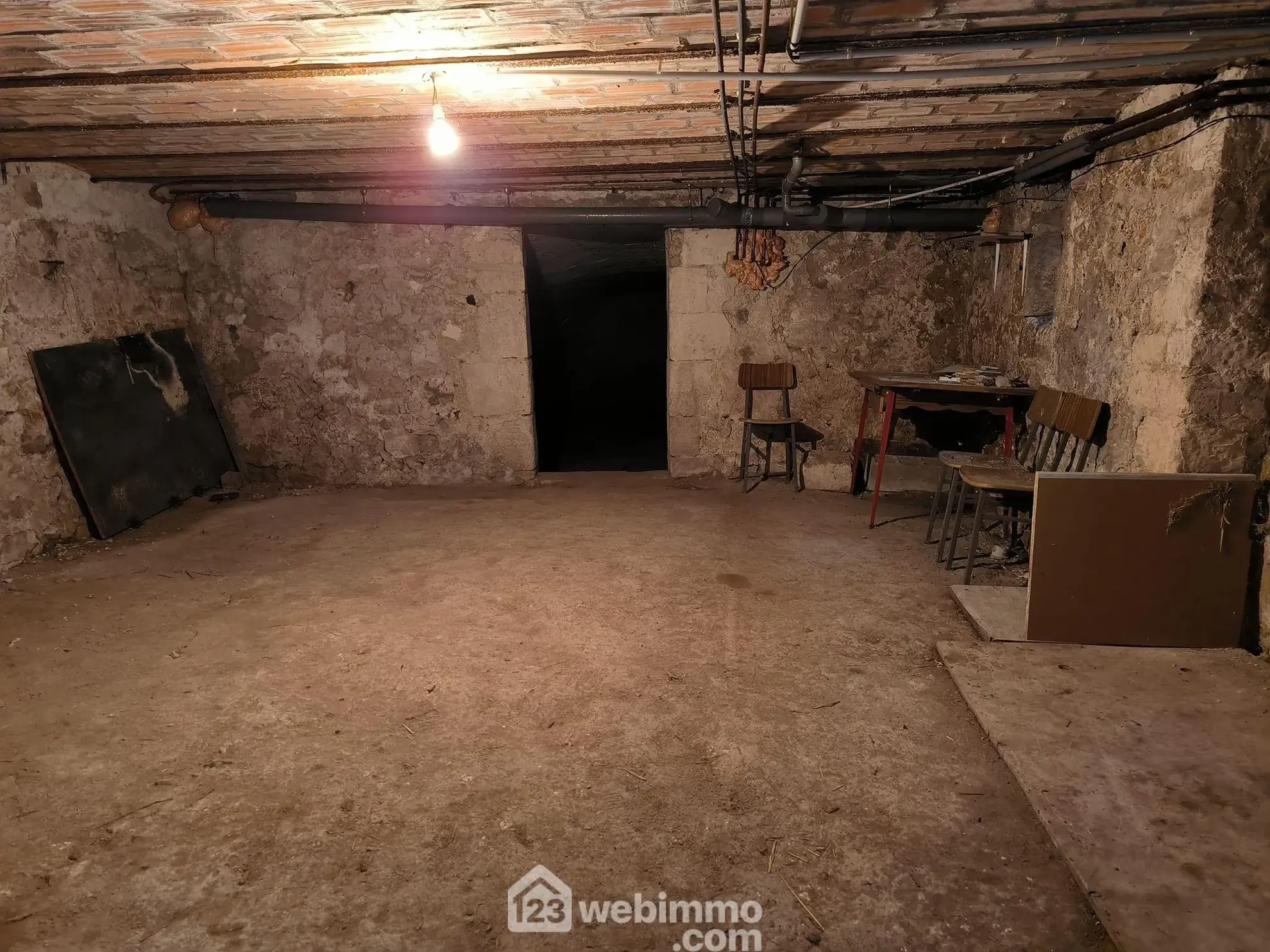 Ensemble immobilier de 182 m² à Presles-et-Boves, idéal pour investissement ou résidence principale 