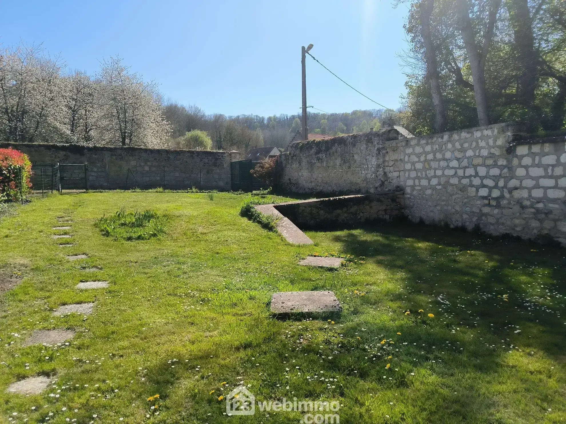 Ensemble immobilier de 182 m² à Presles-et-Boves, idéal pour investissement ou résidence principale 