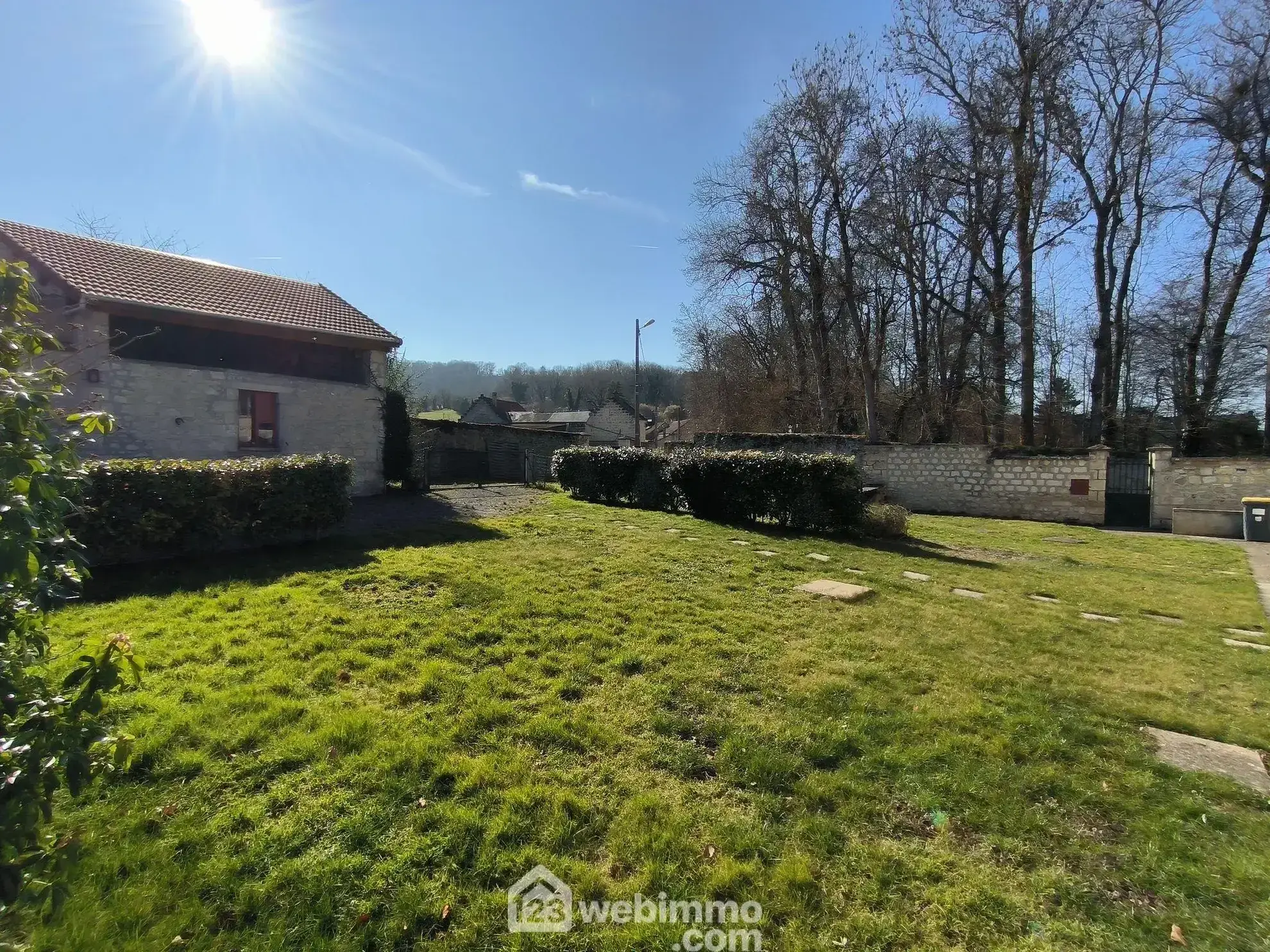 Ensemble immobilier de 182 m² à Presles-et-Boves, idéal pour investissement ou résidence principale 