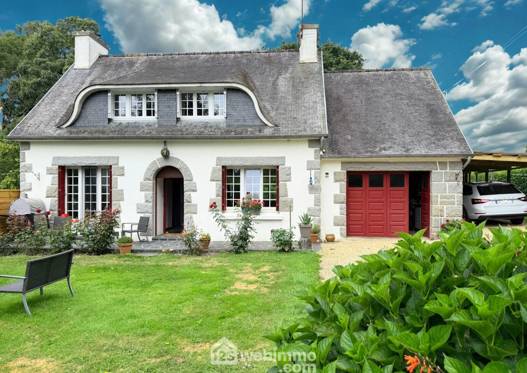 Maison de 97 m² à Ploumilliau avec jardin arboré, proche des plages 