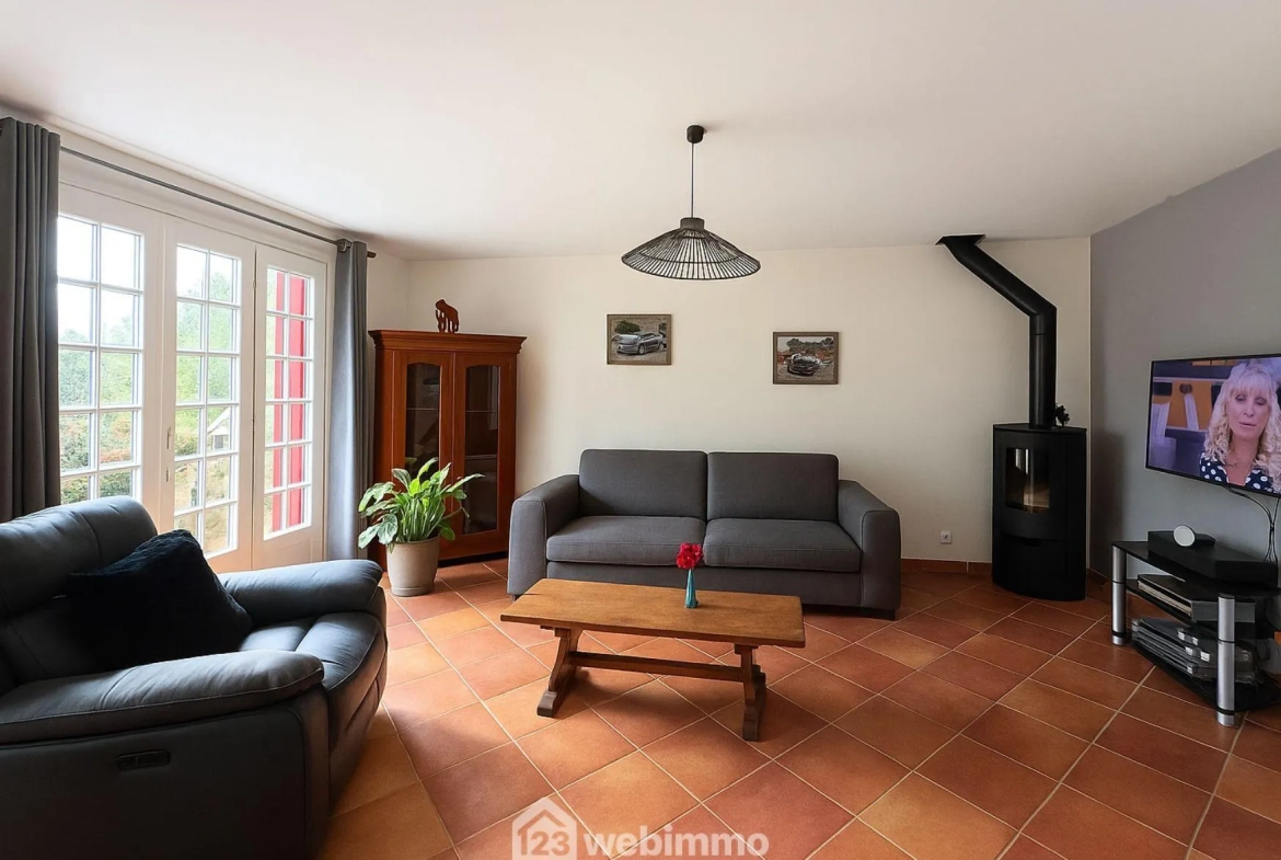 Maison de 97 m² à Ploumilliau avec jardin arboré, proche des plages 