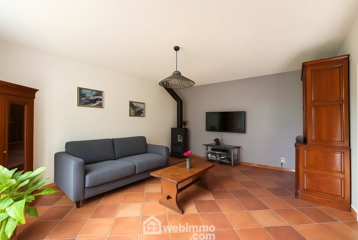 Maison de 97 m² à Ploumilliau avec jardin arboré, proche des plages 
