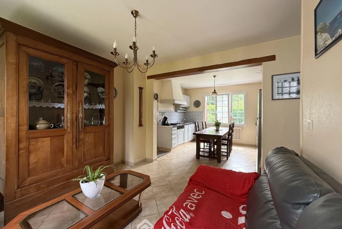 Maison de 97 m² à Ploumilliau avec jardin arboré, proche des plages 