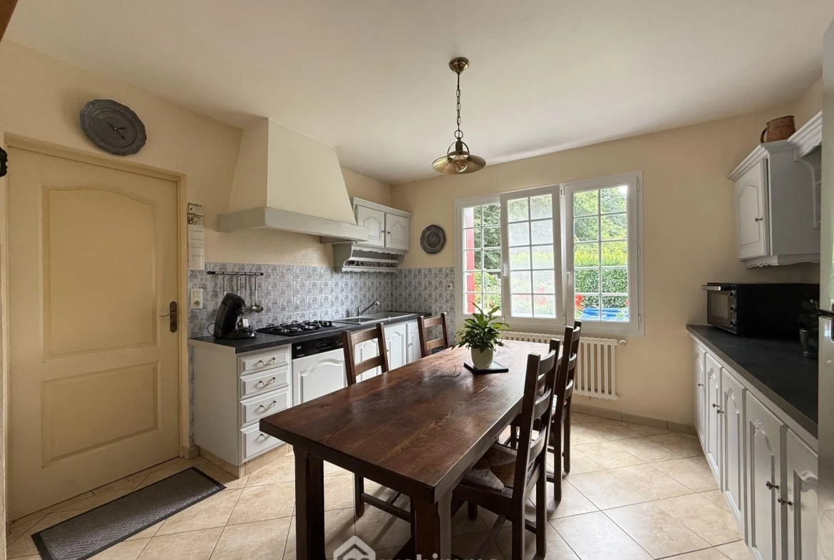 Maison de 97 m² à Ploumilliau avec jardin arboré, proche des plages 