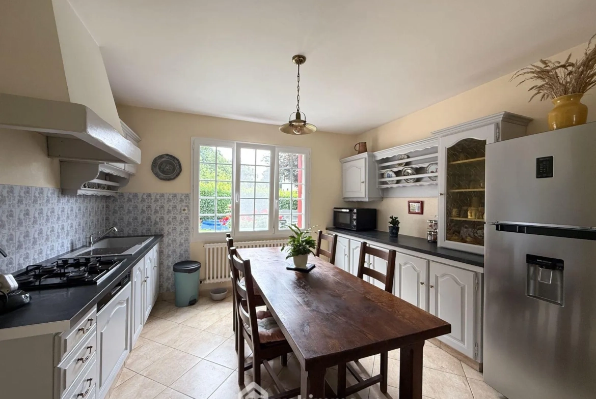 Maison de 97 m² à Ploumilliau avec jardin arboré, proche des plages 