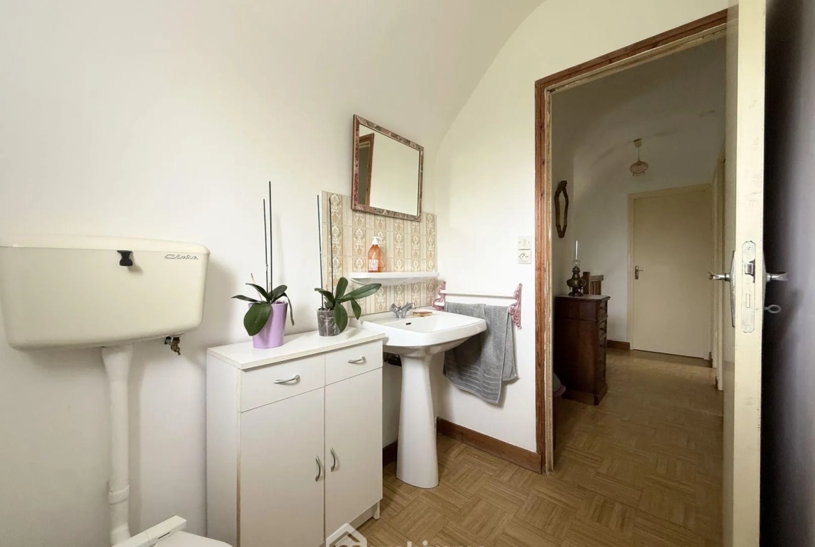 Maison de 97 m² à Ploumilliau avec jardin arboré, proche des plages 